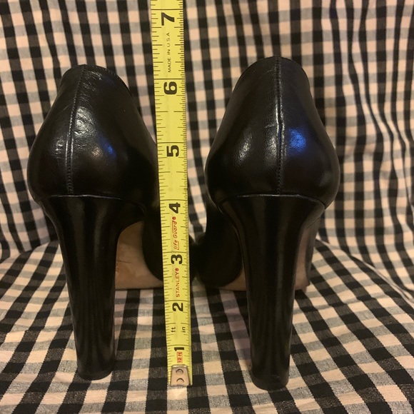Vintage Manolo Blahnik black leather 4” heels - Picture 5 of 8